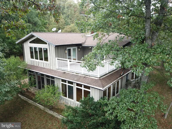 19215 Porterstown Rd, Keedysville, MD 21756