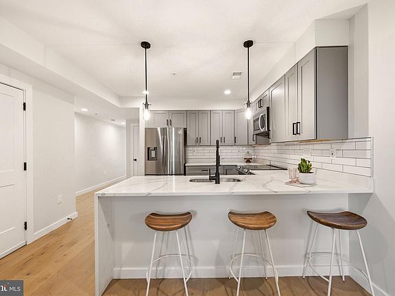 5th image of 1948 3rd St NE #D