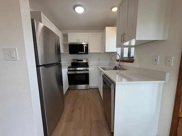 1307 Rufina Ln #4 — Photo 8