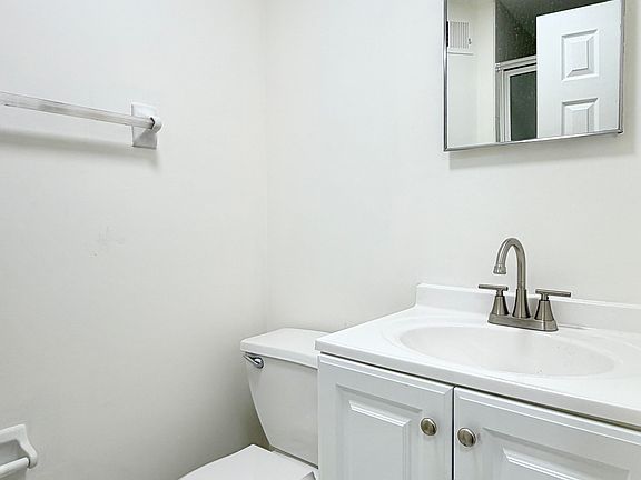 5th image of 305B Tysens Ln Floor 1
