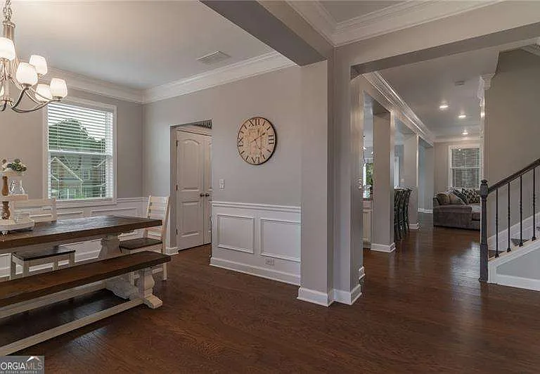 301 Cochin Dr — Photo 7