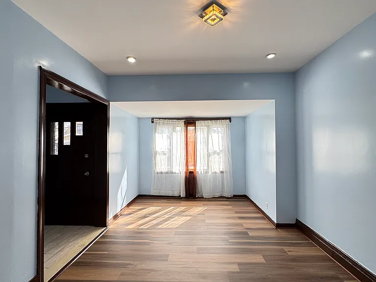 48 Domedion Ave #1 — Photo 3