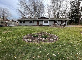 701 Fox Knoll Dr, Waterford, WI