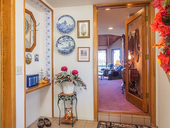 4th image of 1802 Nob Hill Dr