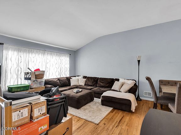 5th image of 13 Poplar Place
