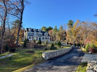 35 Shuttleworth Pl, Dedham, MA 02026