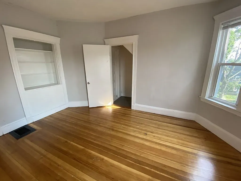 4 bed, 1643 sqft, $3,700 — Photo 3