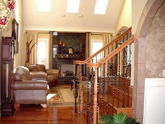 4th image of 8838 Winterberry Ln
