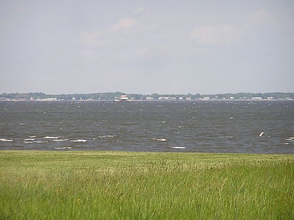 2 Blocks away View of Thomas Point Light!