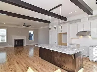 4 bed, 2600 sqft, $6,000 — Photo 3