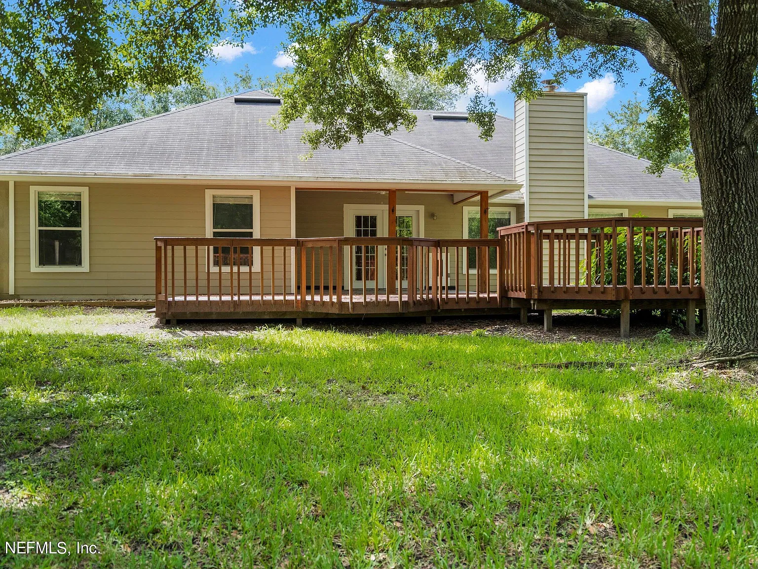 4 bed, 2.0 bath, 1967 sqft, $2,400 — Photo 2