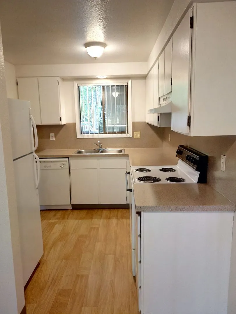 Oakview Terrace Apartments — Photo 1