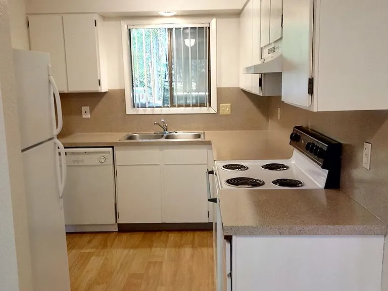 Oakview Terrace Apartments — Photo 1