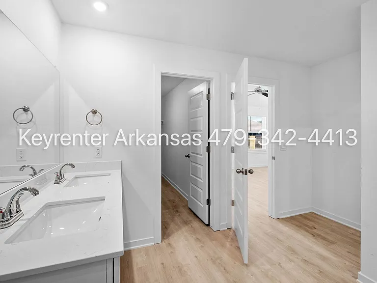 1071 Emerald St — Photo 19