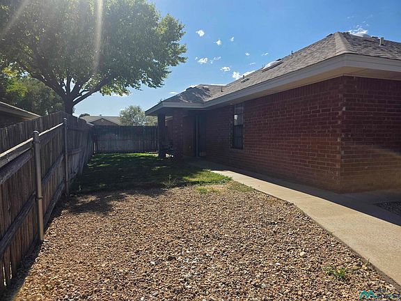 3rd image of 3025 Alhambra Dr
