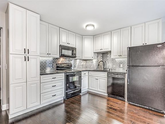 2nd image of 24 Oak Bend Ln
