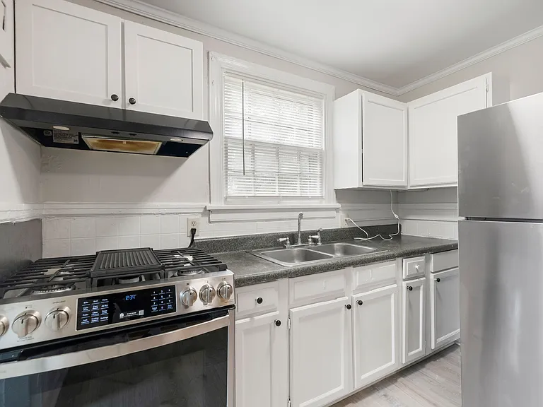 504 Pelham Dr — Photo 17