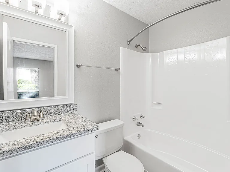 Rivercreek Apartments — Photo 19