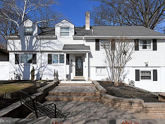 4th image of 2360 N Parkview Dr