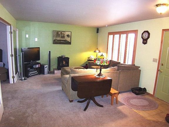 Living Room with fireplace