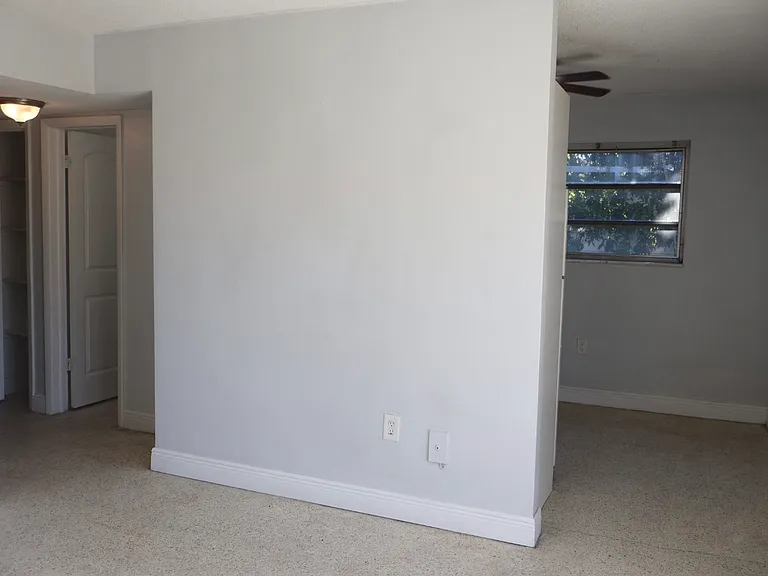 528 SW 6th St #6 — Photo 19