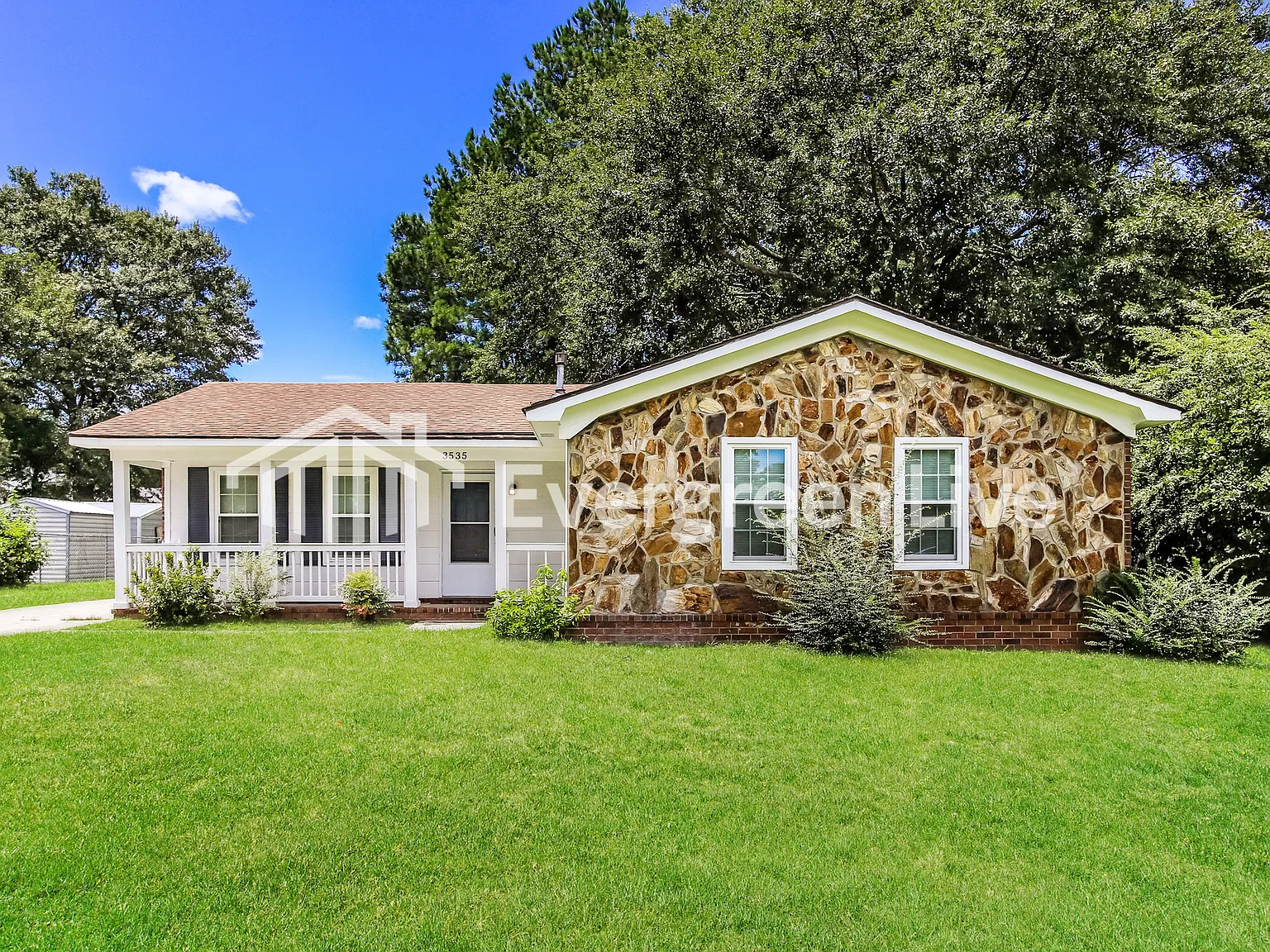 3 bed, 2.0 bath, 1420 sqft, $1,295 — Photo 1