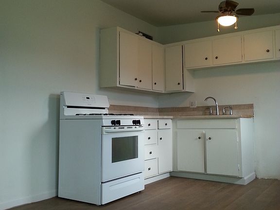 4th image of 427 W Greenwich Rd