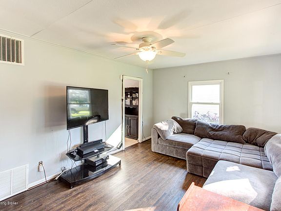 3rd image of 121 Alpha Ave