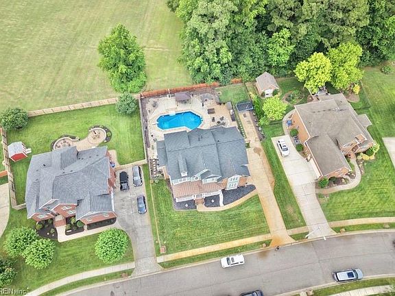 2nd image of 821 Redleafe Cir