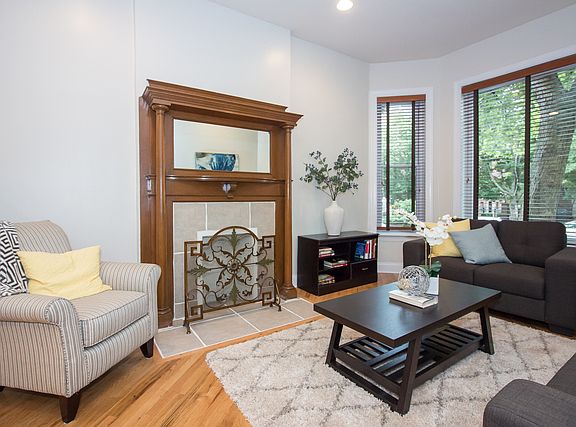 4th image of 3715 N Sheffield Ave #1