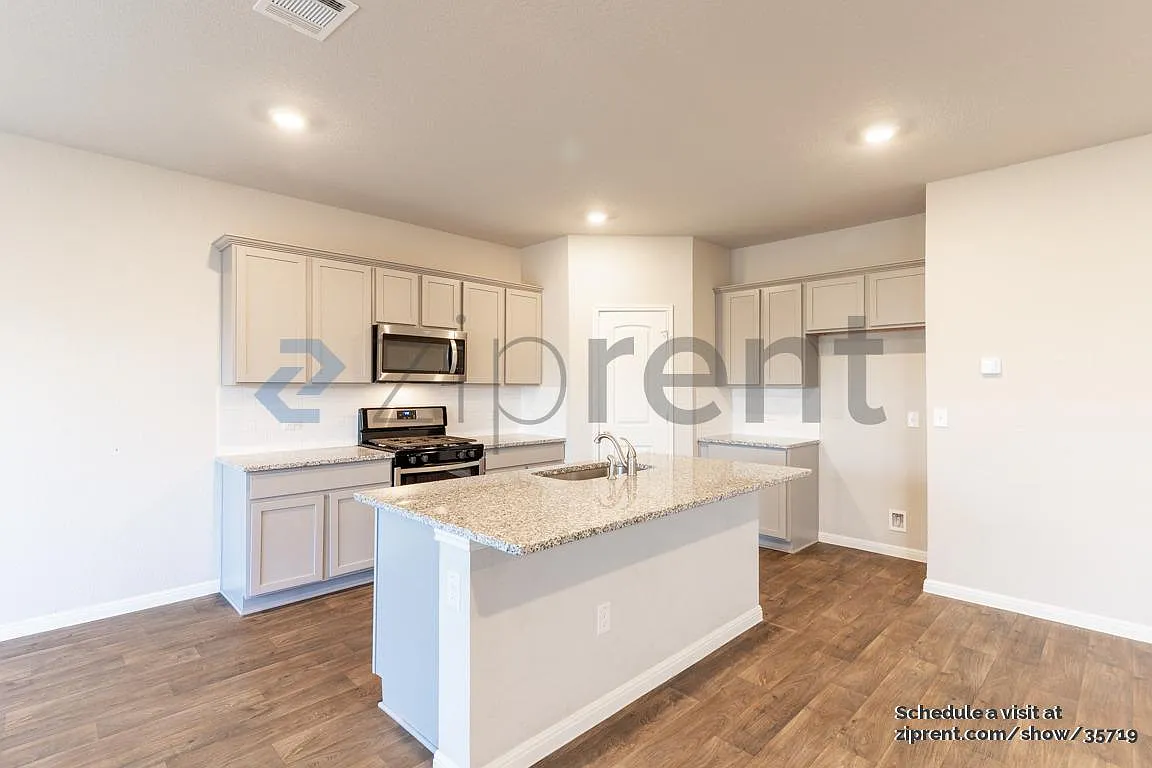 4 bed, 2509 sqft, $2,400 — Photo 4