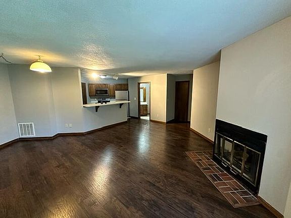 4th image of 102 Park De Ville Pl