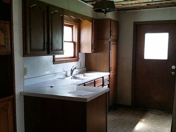 4th image of 911 E 7th St