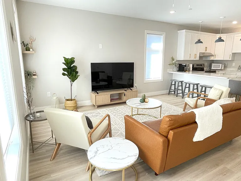 53 1/2 Harvard St #2 — Photo 4