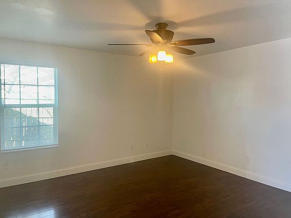 4th image of 1704 Gainsborough Way