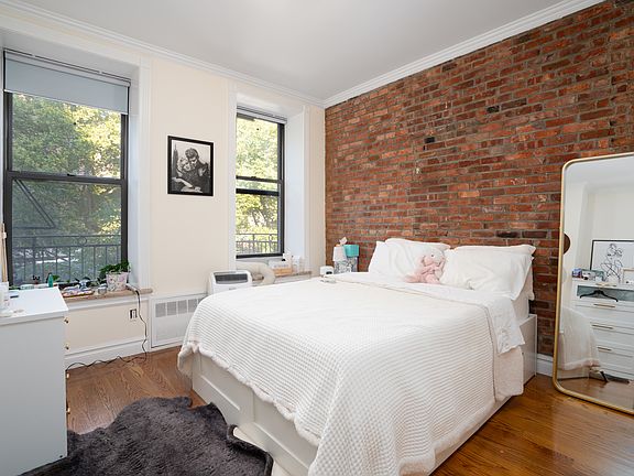 5th image of 230 E 97th St APT 3A