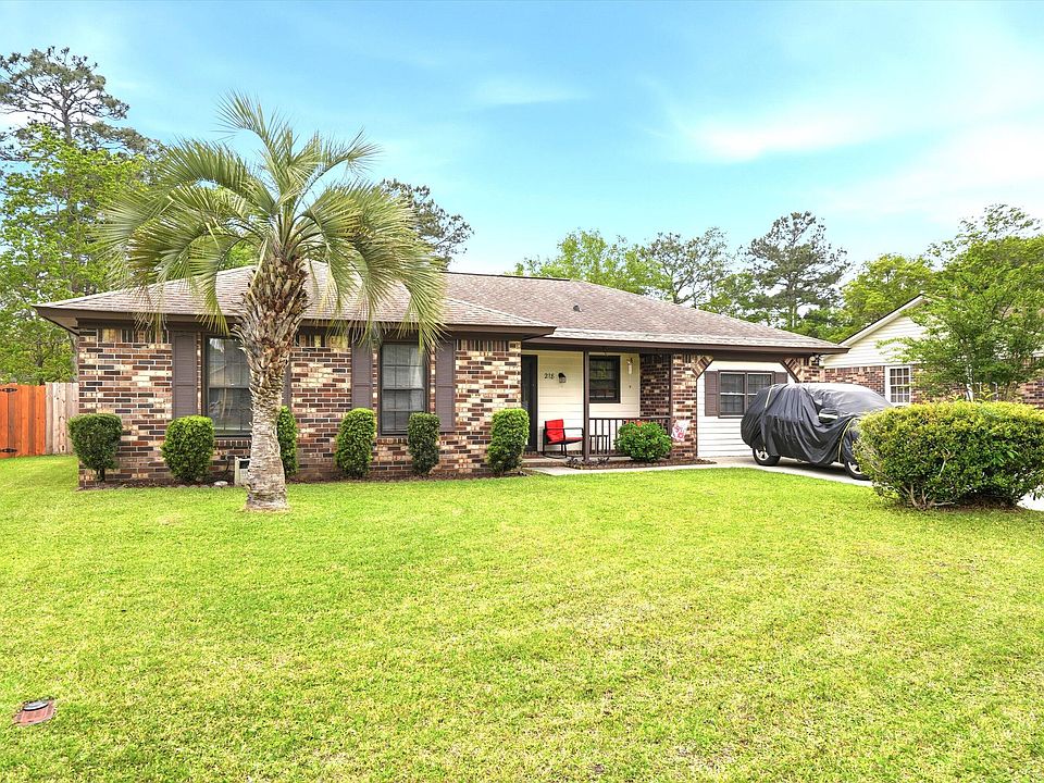 1st image of 218 Village Green Cir
