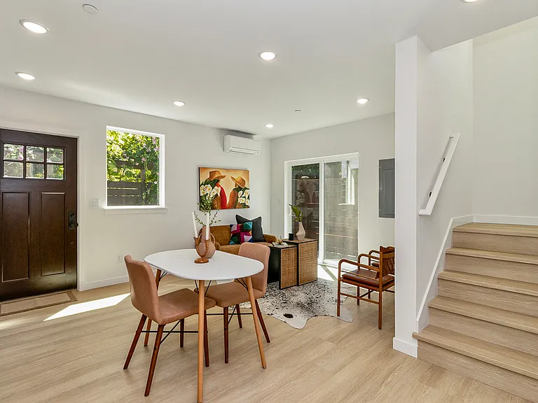832 S Sullivan St — Photo 3