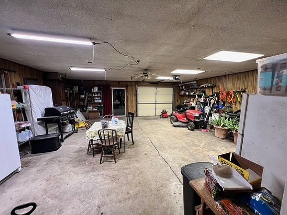 5th image of 335 W Chestnut St