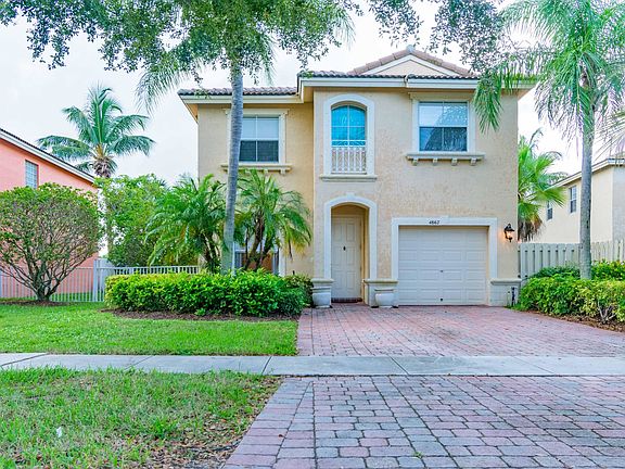 2nd image of 4867 Victoria Cir