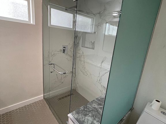 5th image of 2457 Oak St APT C