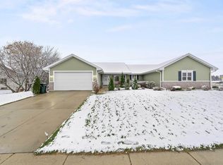 504 Manley Ln, Cottage Grove, WI 53527
