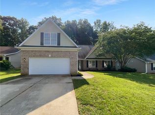 615 Walnut Crossing Dr, Whitsett, NC 27377