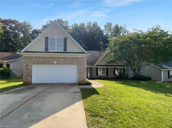 615 Walnut Crossing Dr, Whitsett, NC 27377