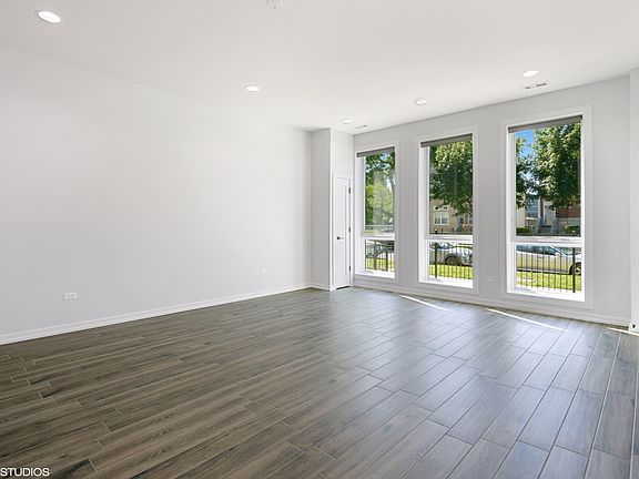 4th image of 648 E Bowen Ave #1