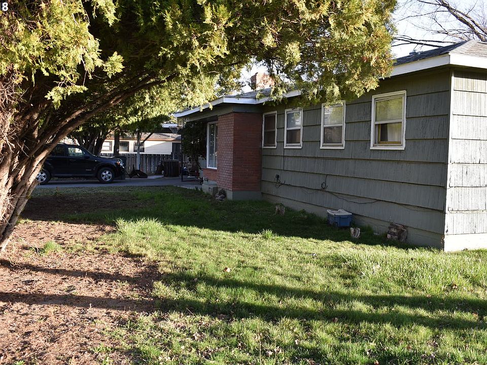 2nd image of 825 SW 4th St