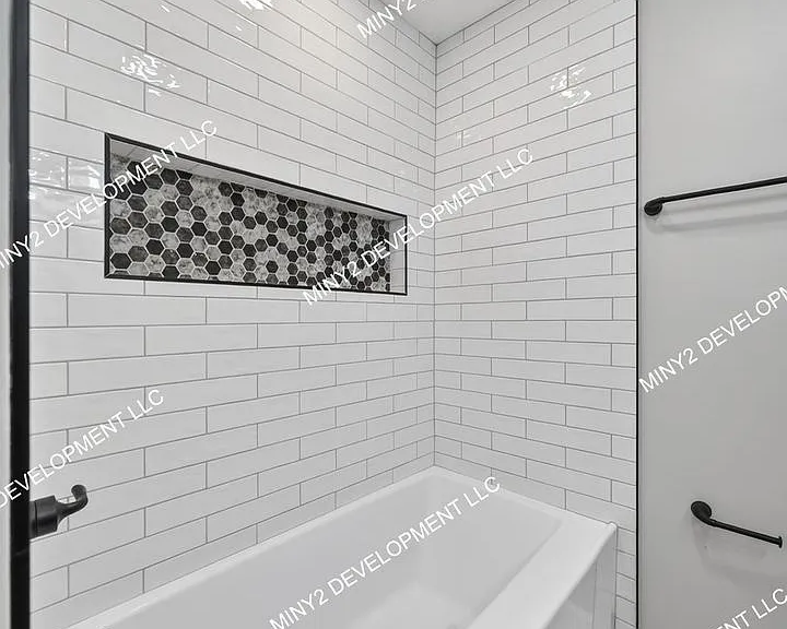 21422 Pembroke Ave — Photo 5