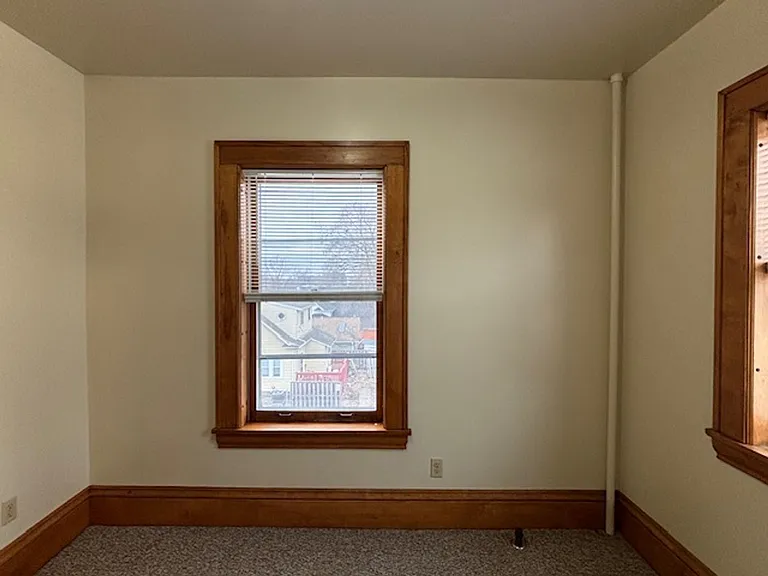1635 Sherburne Ave — Photo 12