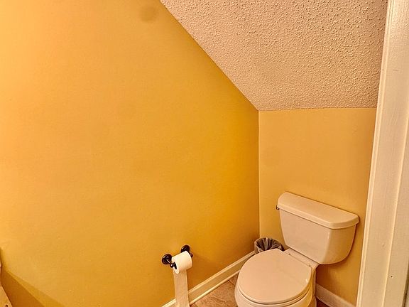 5th image of 1006 Inverness Ln