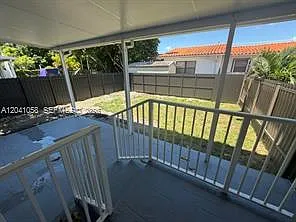 2742 SW 32nd Ave — Photo 10